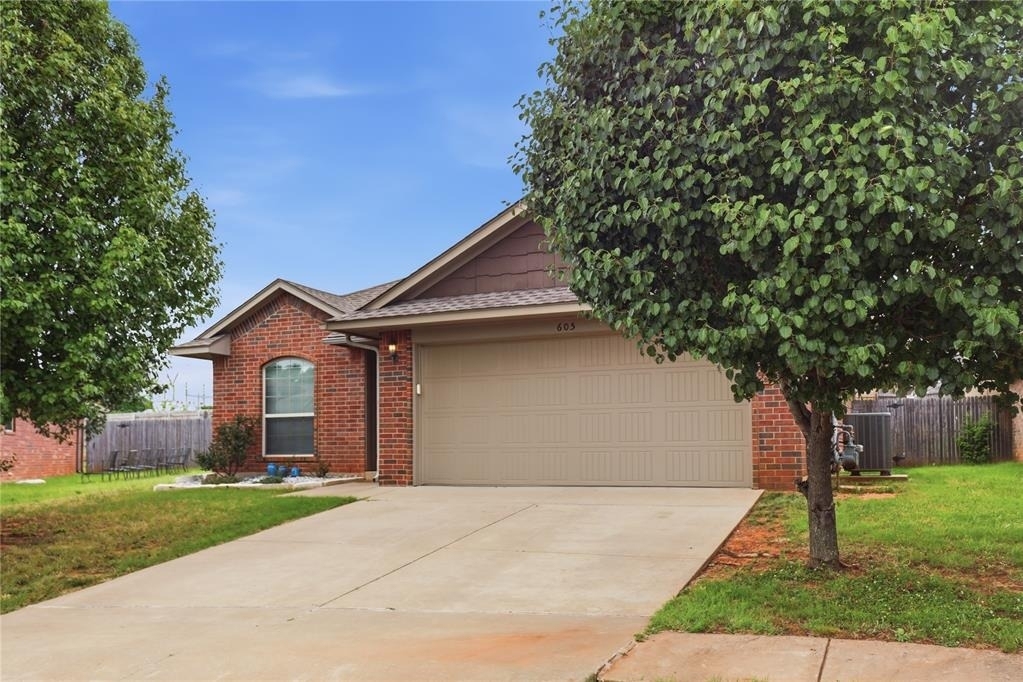 605 Inverleith Circle - Photo 1
