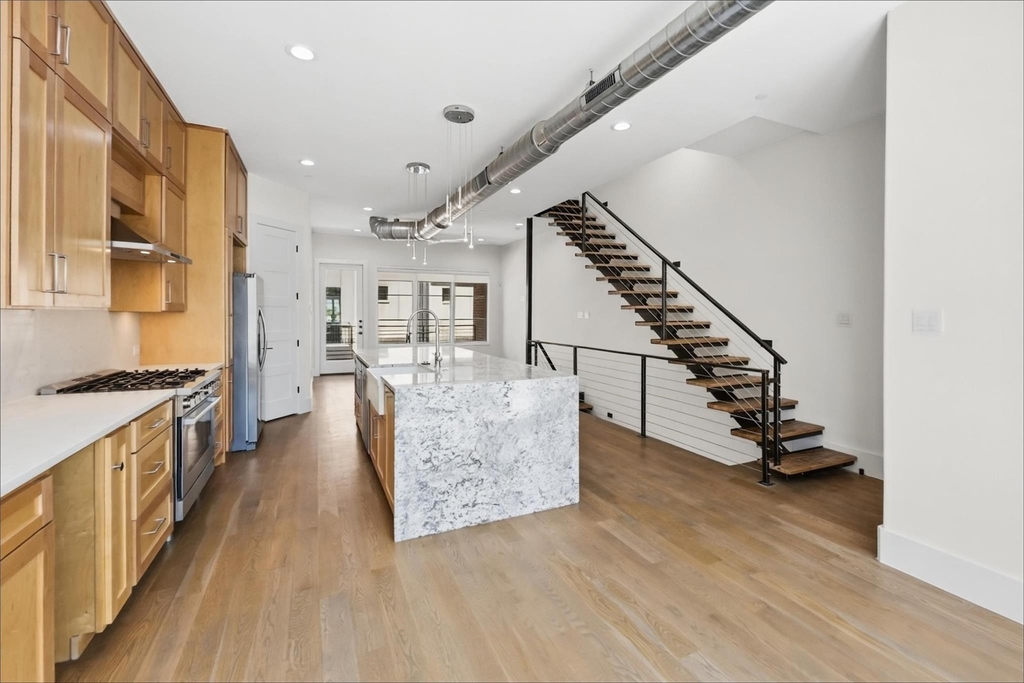 408 Rayner Avenue - Photo 3