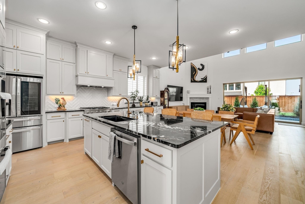 13826 Malinda Drive - Photo 2