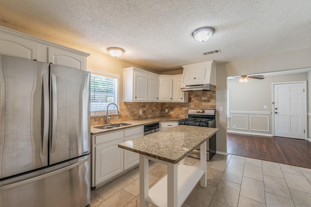 3144 Olive Place - Photo 6