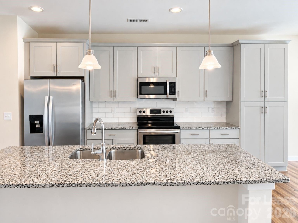 1006 Sharon Towns Drive - Photo 4