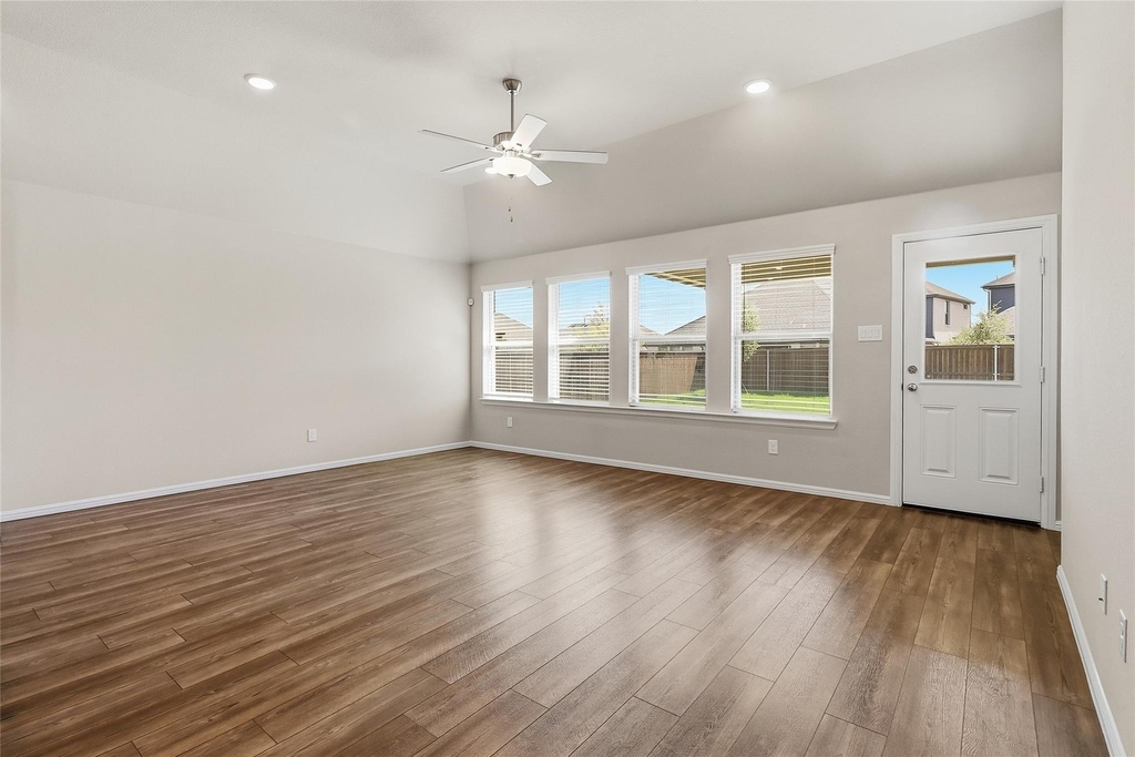 1416 Avalon Court - Photo 27