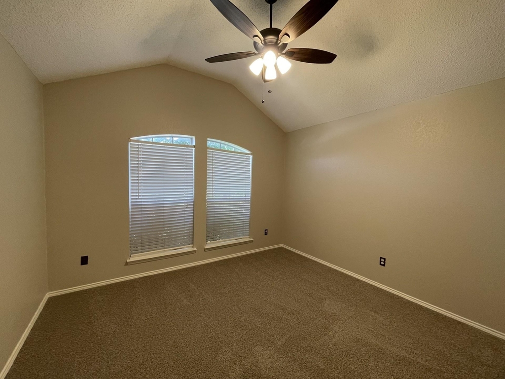 1405 High Crest Drive - Photo 8