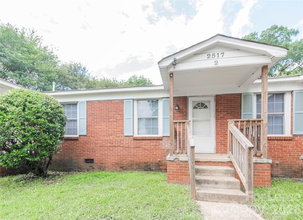 2517 Hemphill Street - Photo 0
