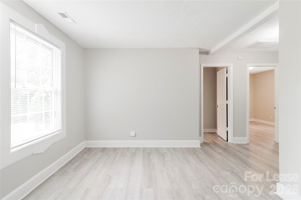 2517 Hemphill Street - Photo 4