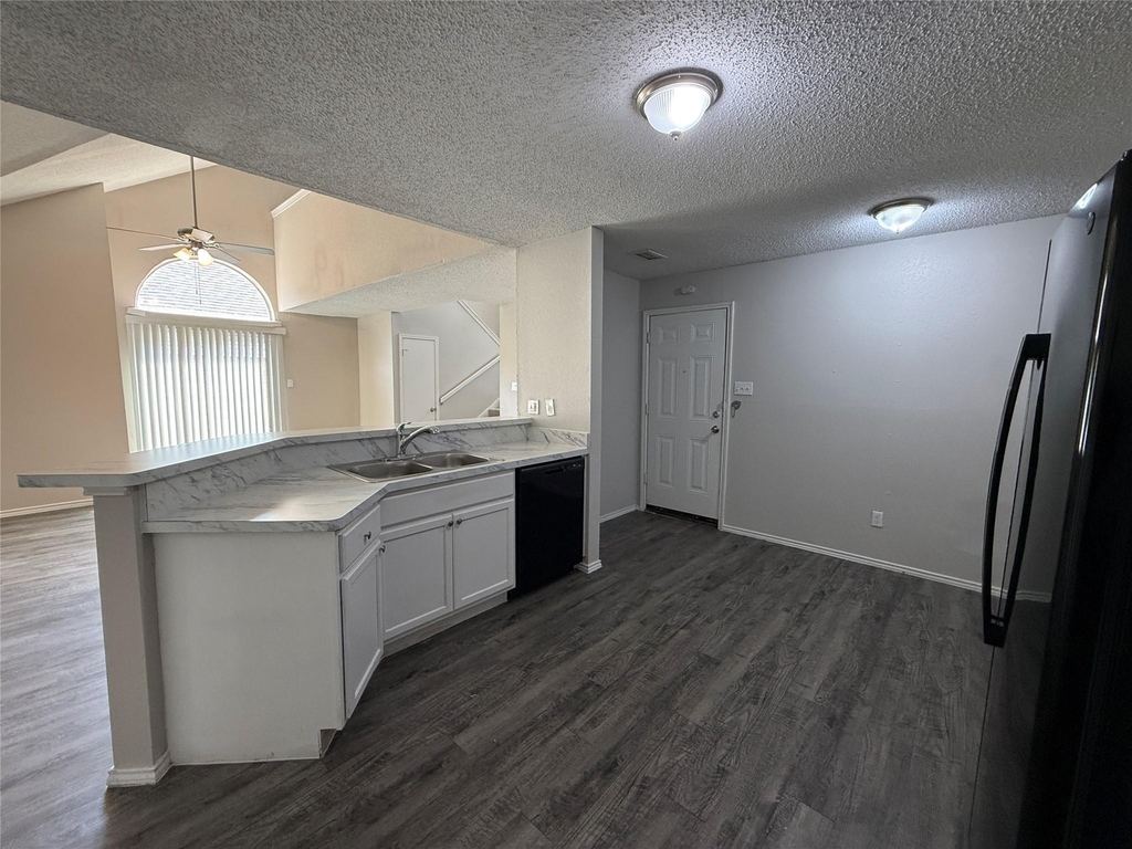 4307 Scarsdale Lane - Photo 9