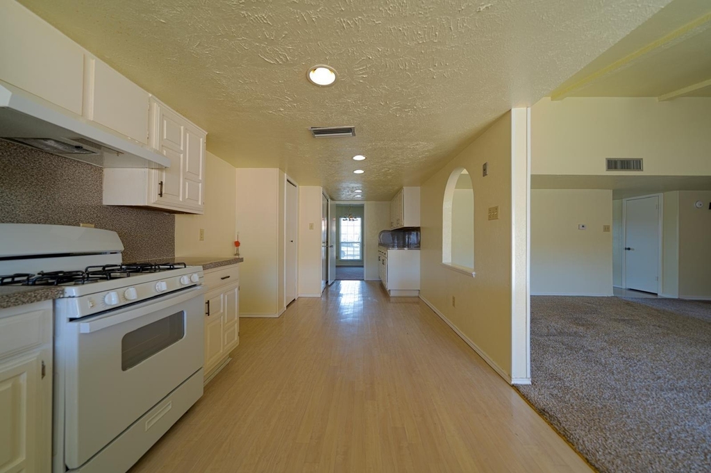 6218 Fallbrook Drive - Photo 8