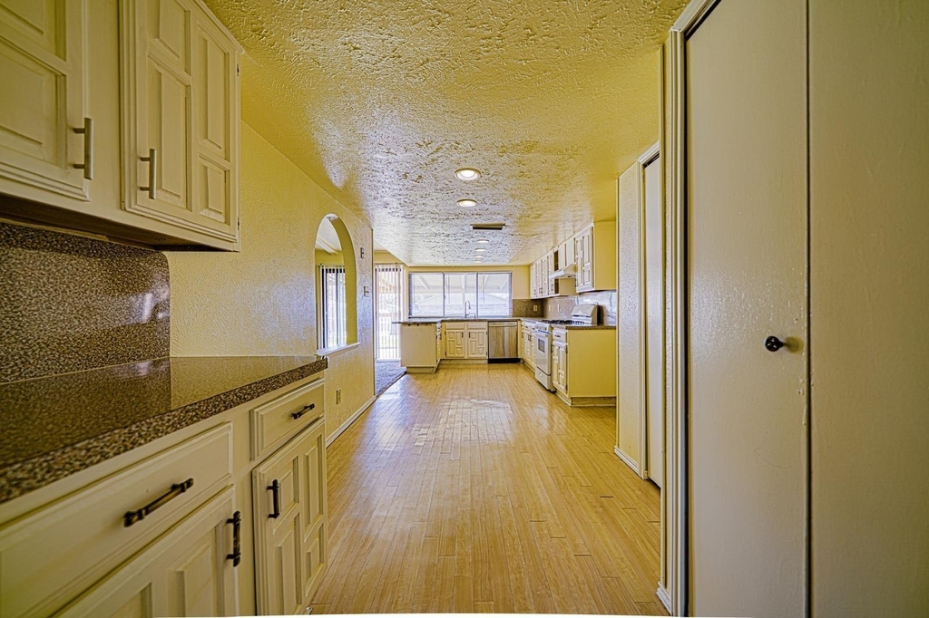6218 Fallbrook Drive - Photo 10