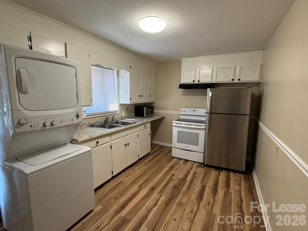 411 E K Street - Photo 6