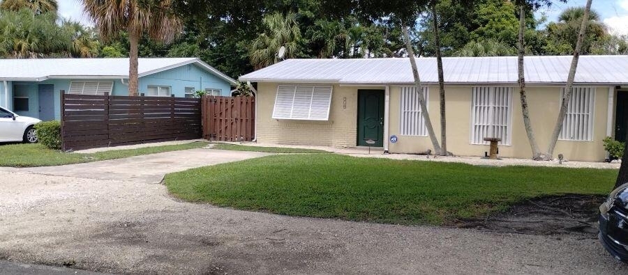 719 Se Stypman Boulevard - Photo 1