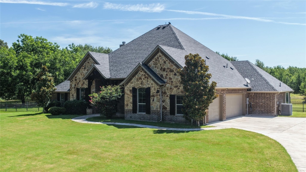 181 Fairview Court - Photo 1