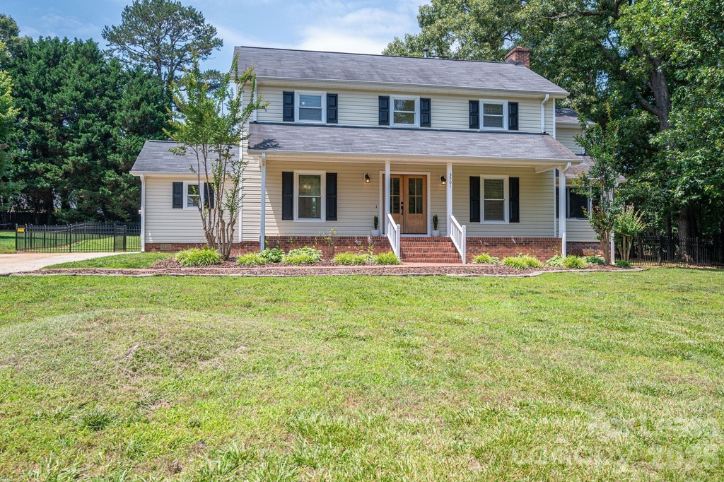 3501 Barrington Drive - Photo 4