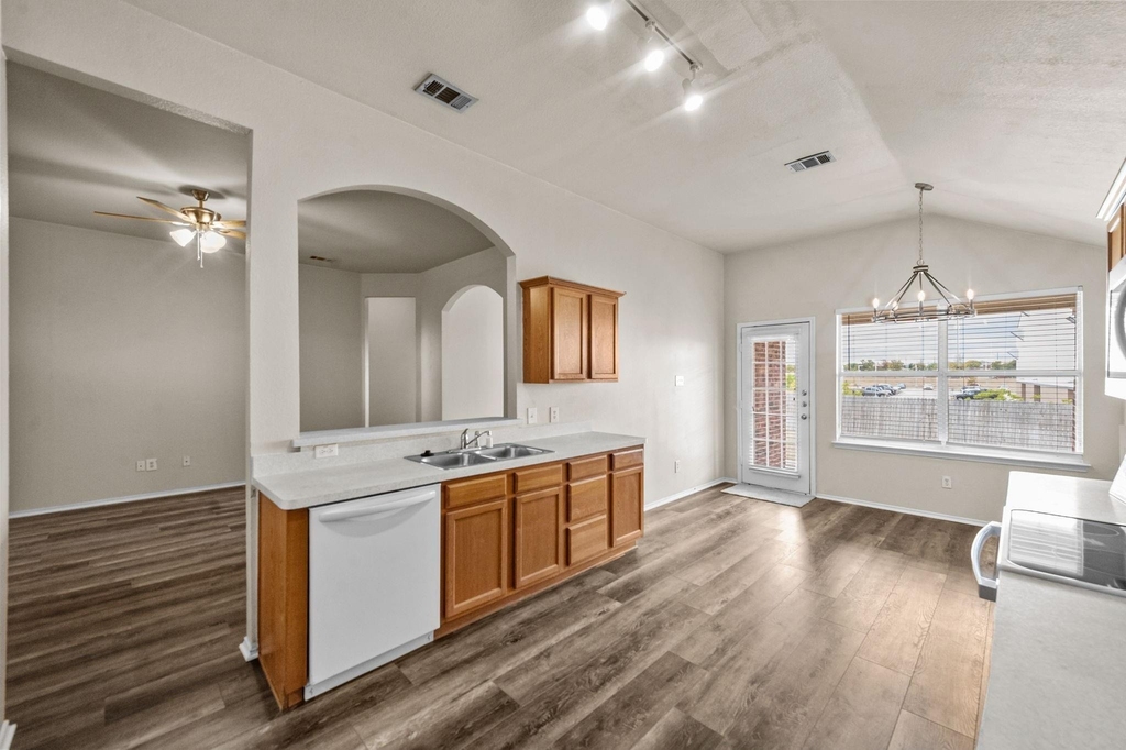 2032 Sunny Side Drive - Photo 2