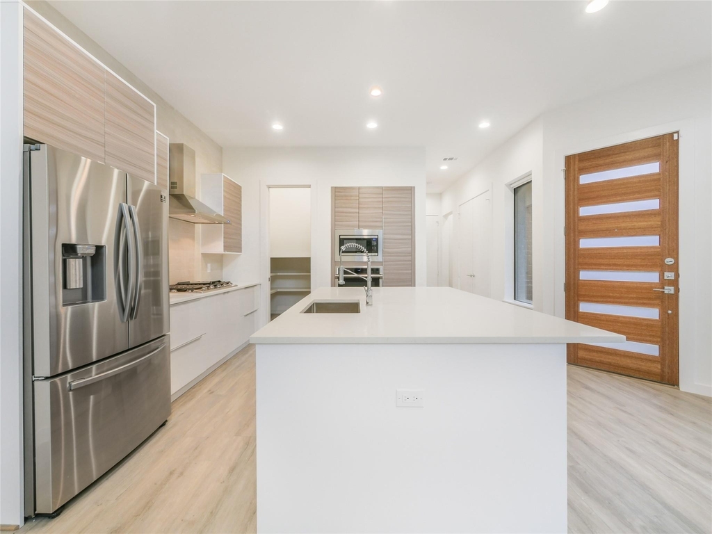 2326 Vagas Avenue - Photo 3