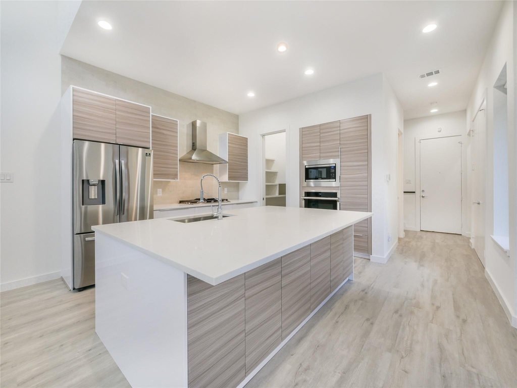 2326 Vagas Avenue - Photo 2
