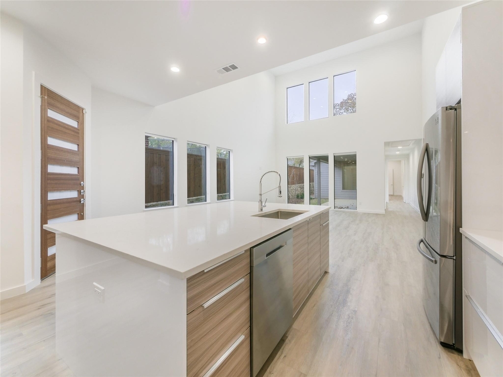 2326 Vagas Avenue - Photo 5