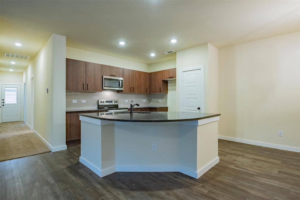 709 Blackland Drive - Photo 9