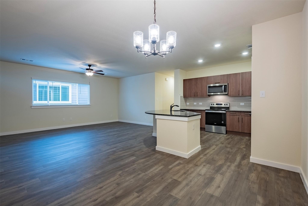 709 Blackland Drive - Photo 7