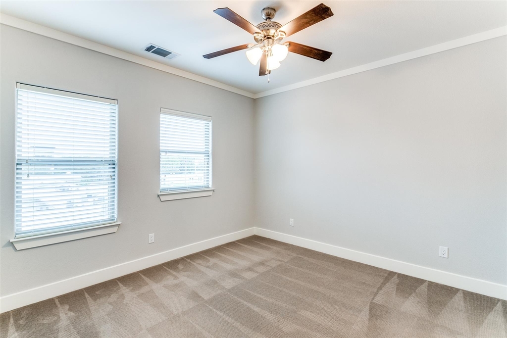 4323 Dickason Avenue - Photo 7