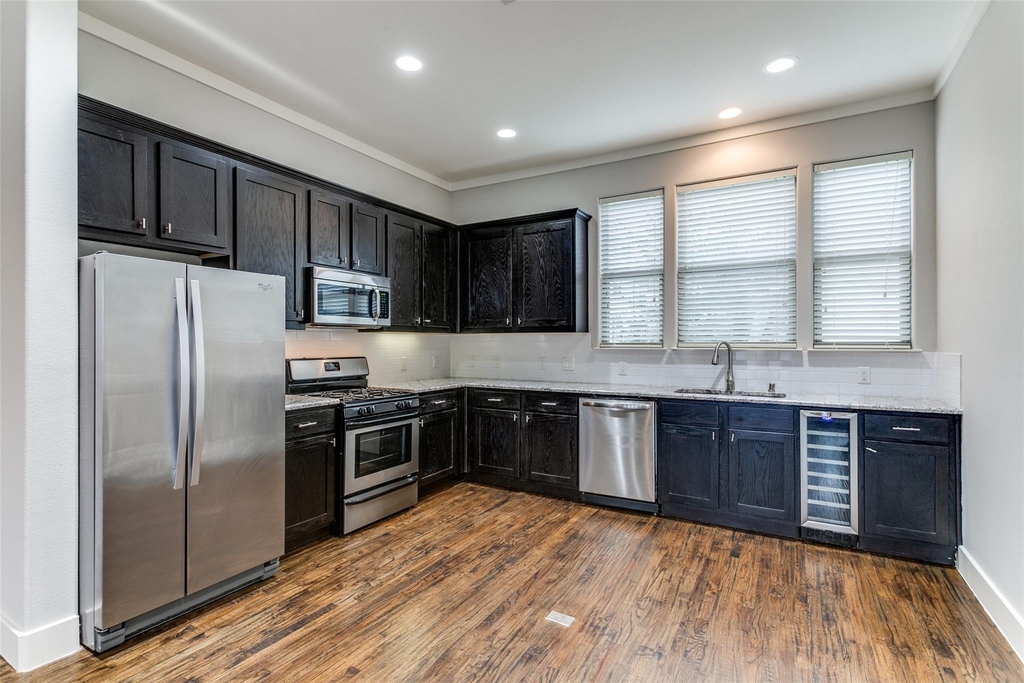 4323 Dickason Avenue - Photo 4