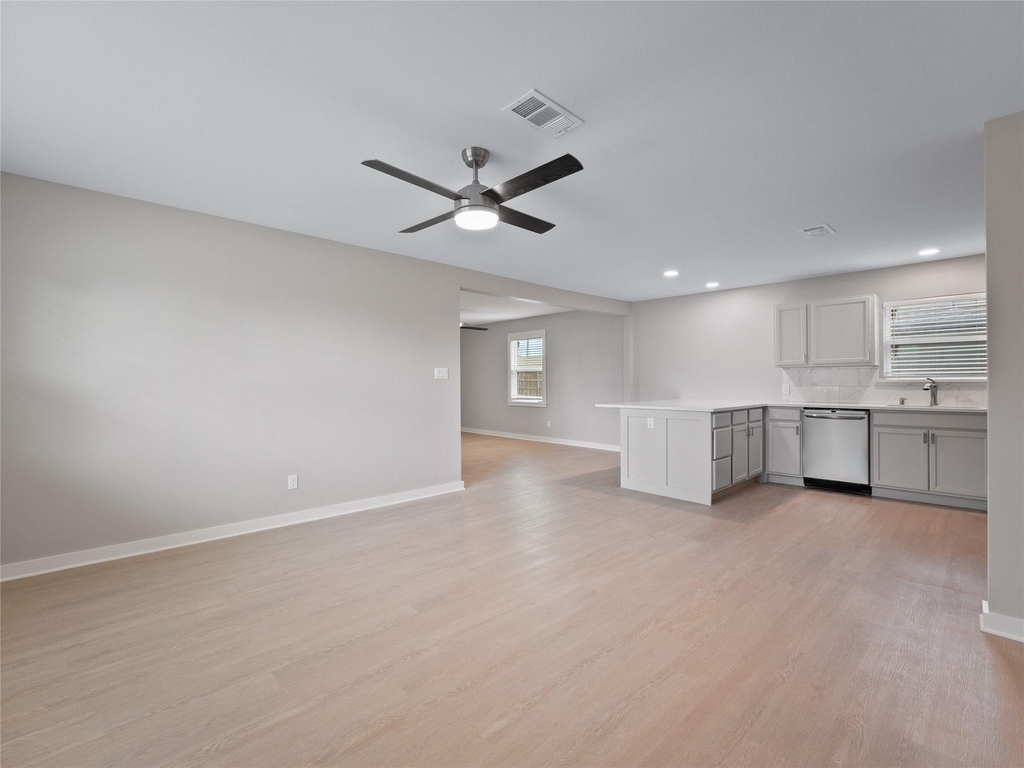 421 S Interurban Street - Photo 5