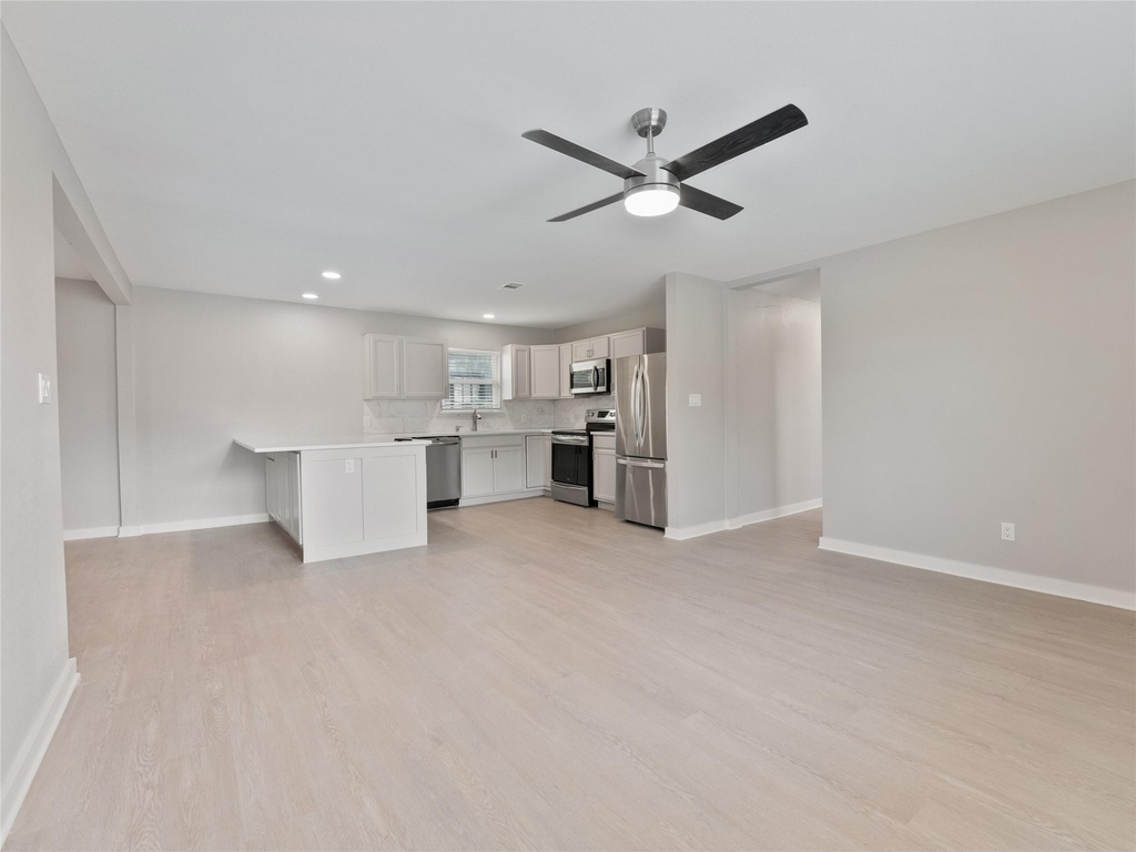 421 S Interurban Street - Photo 0