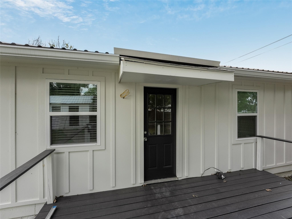 421 S Interurban Street - Photo 2