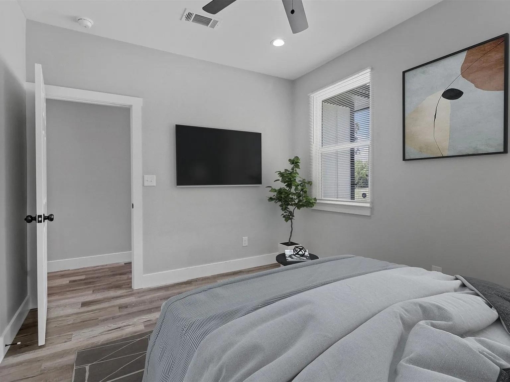 1104 W Elm Street - Photo 16