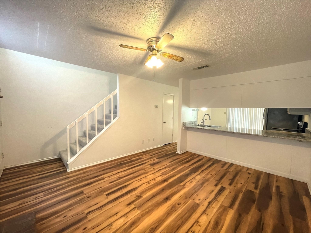 1034 Mckinley Street - Photo 3