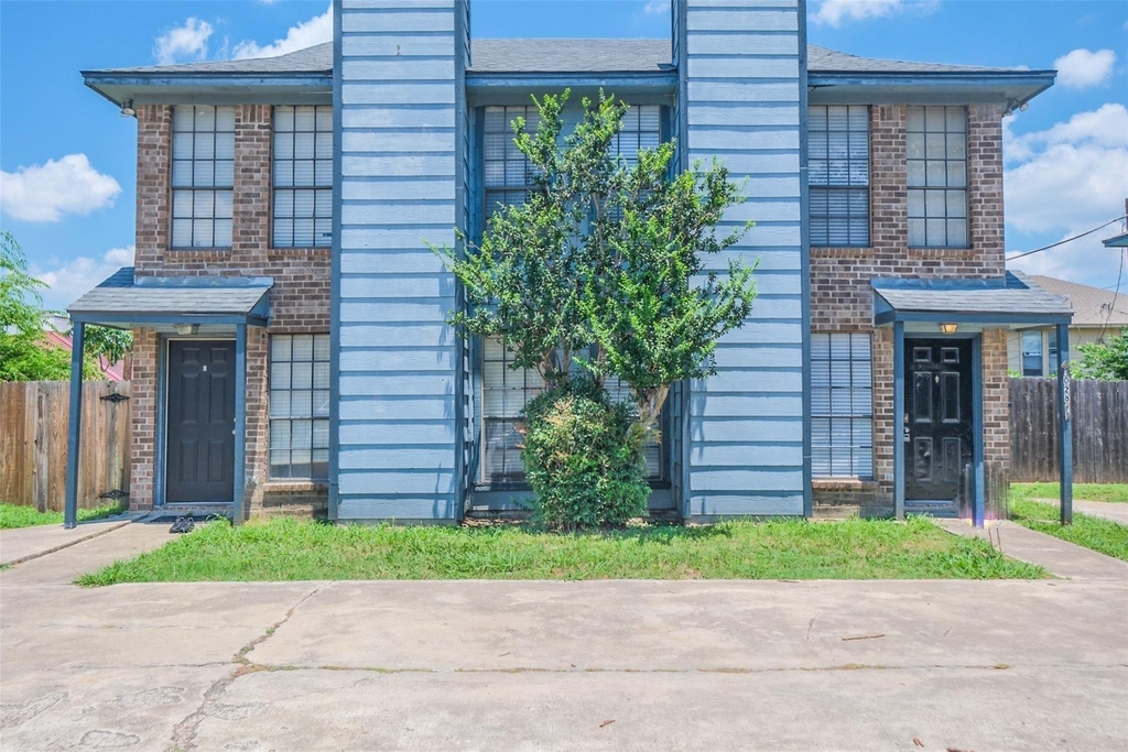 1034 Mckinley Street - Photo 0