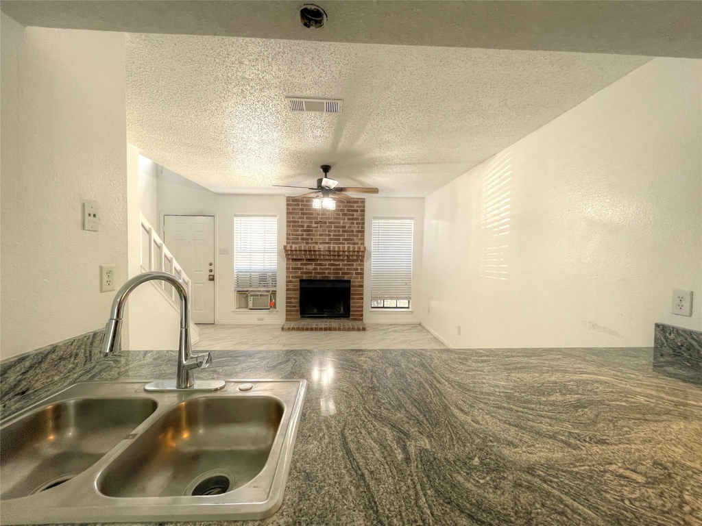 1032 Mckinley Street - Photo 3