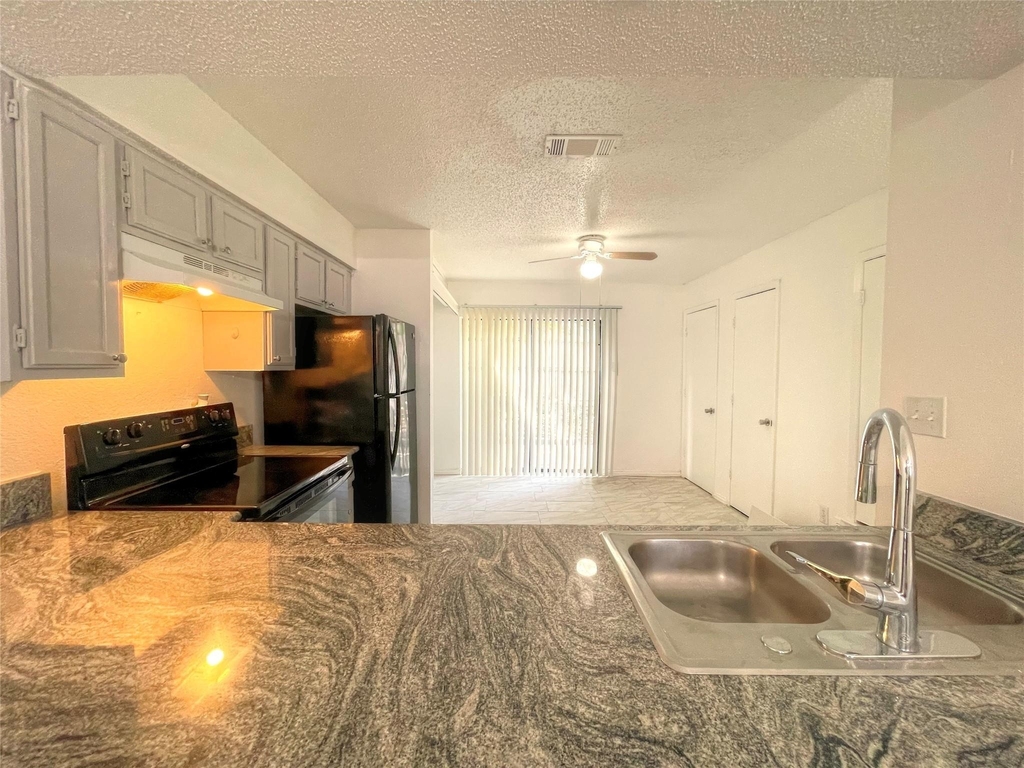 1032 Mckinley Street - Photo 2