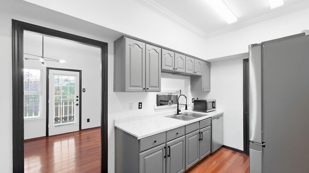 1700 Amelia Court - Photo 11