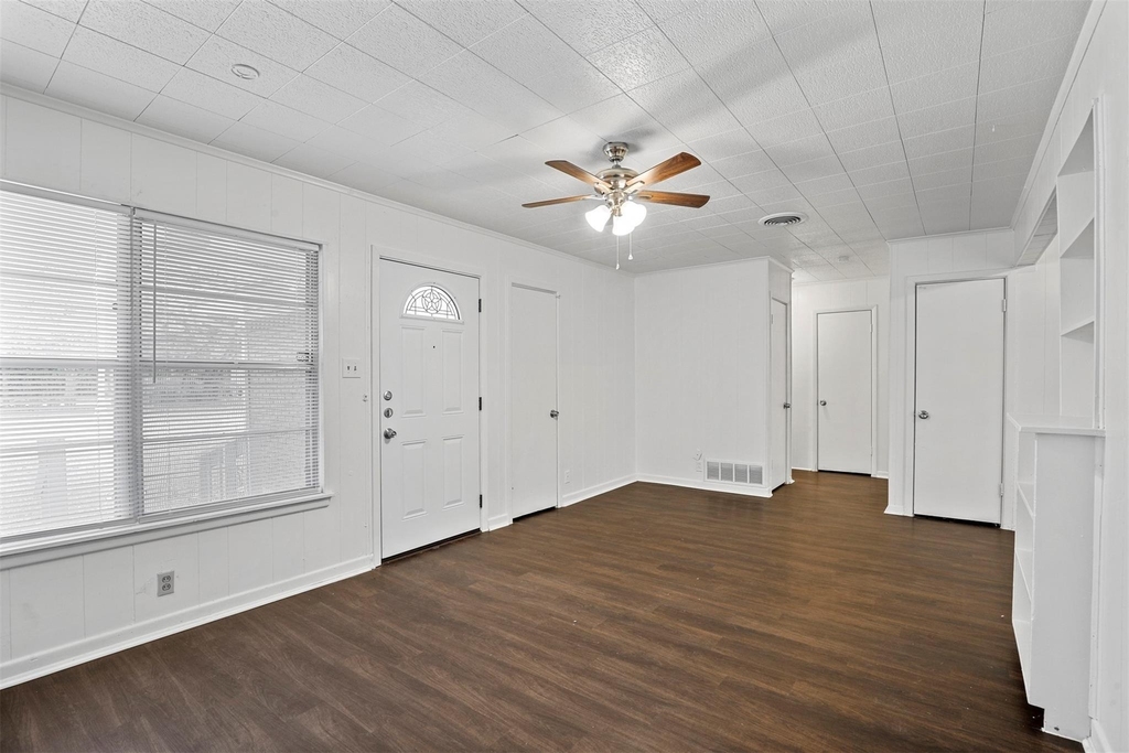 711 N Carroll Boulevard - Photo 6