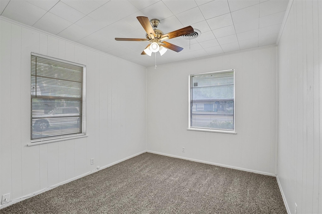 711 N Carroll Boulevard - Photo 11