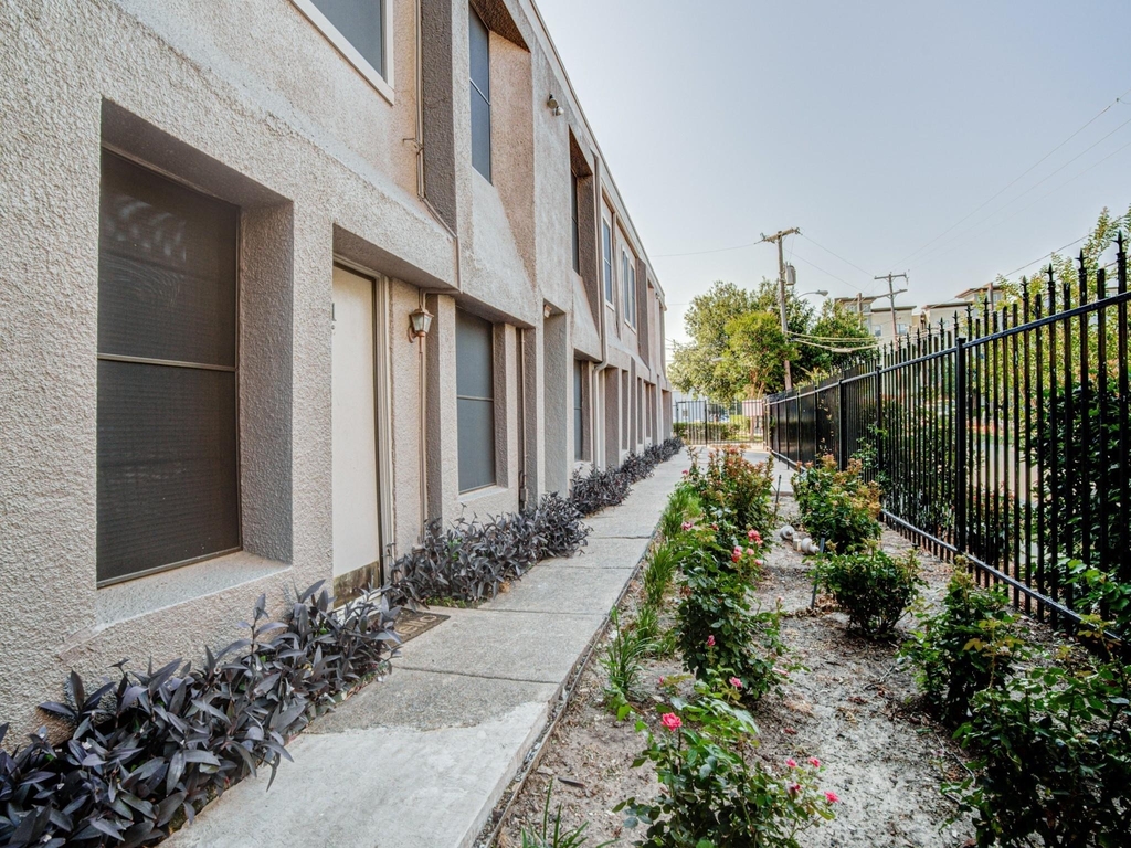 4040 Brown Street - Photo 0