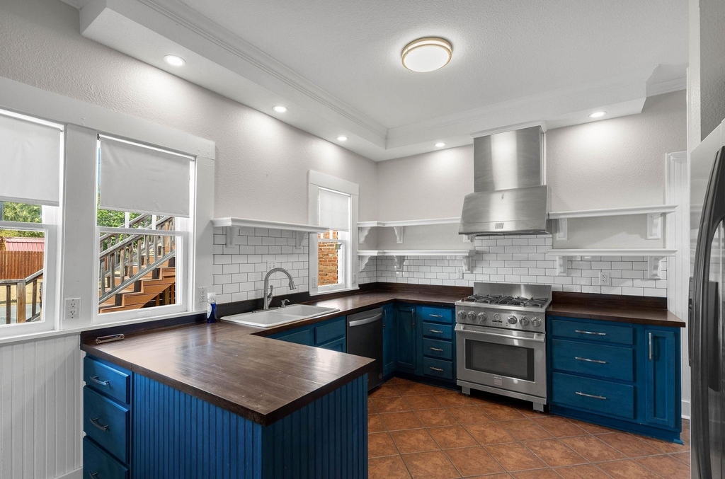803 S Trinity Street - Photo 4