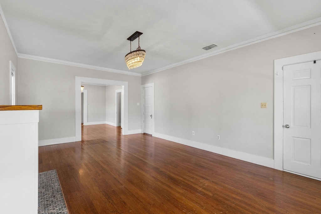 803 S Trinity Street - Photo 10