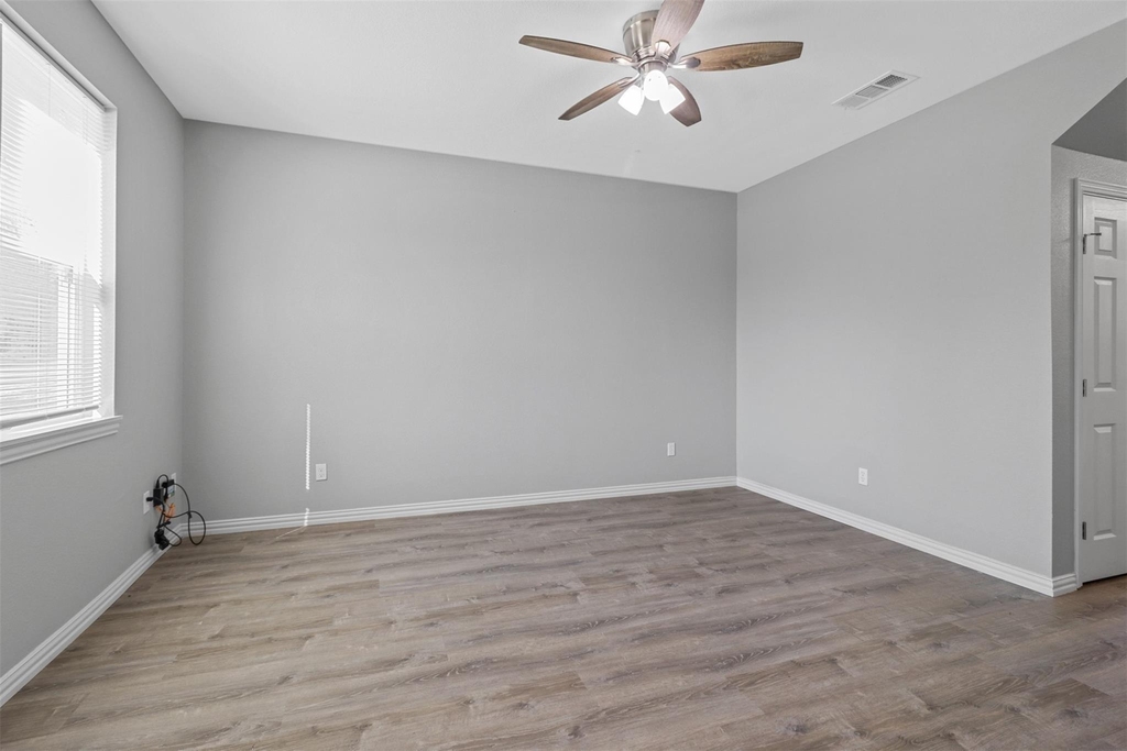 525-527 E Ball Street - Photo 4