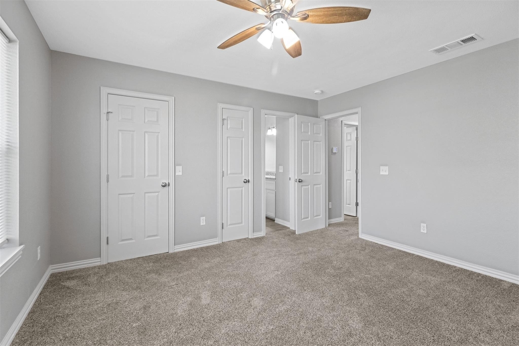525-527 E Ball Street - Photo 10