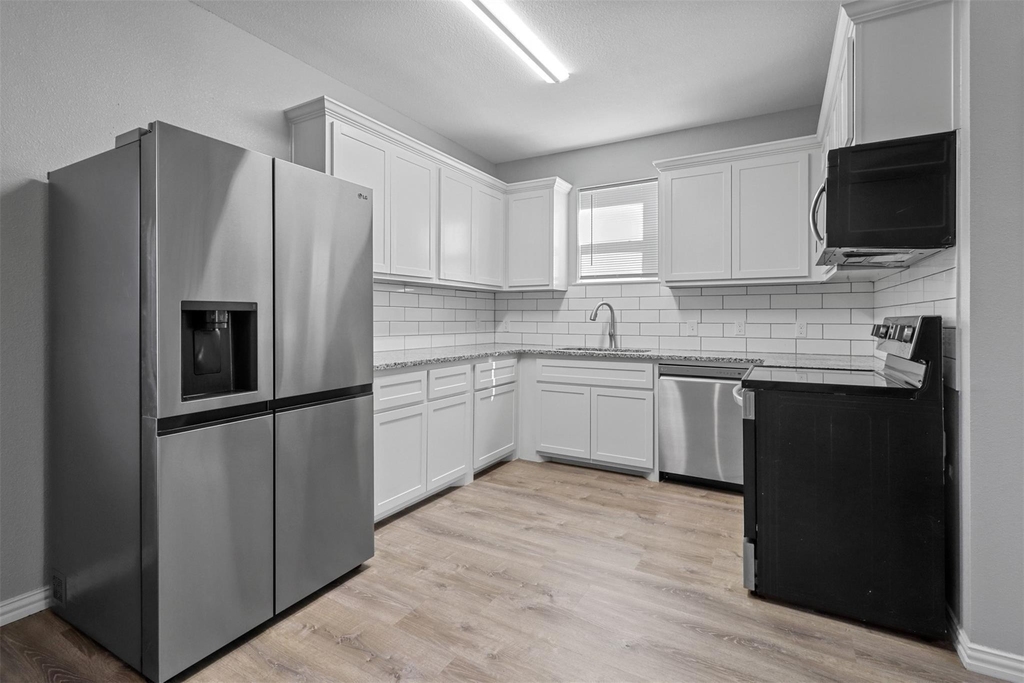 525-527 E Ball Street - Photo 0
