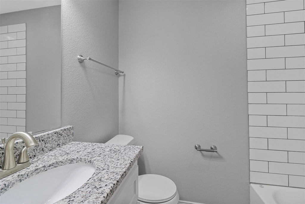 525-527 E Ball Street - Photo 11