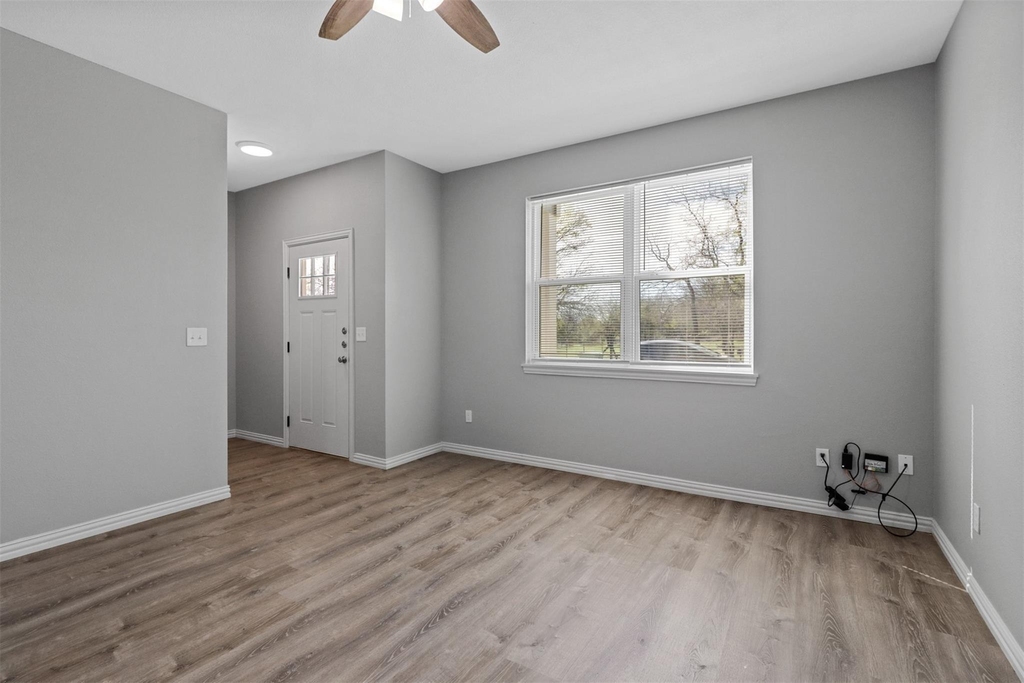 525-527 E Ball Street - Photo 3