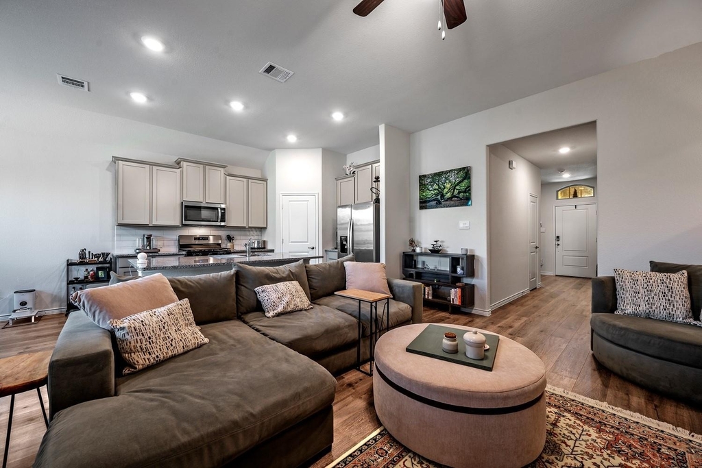 10505 Amarillo Lane - Photo 3