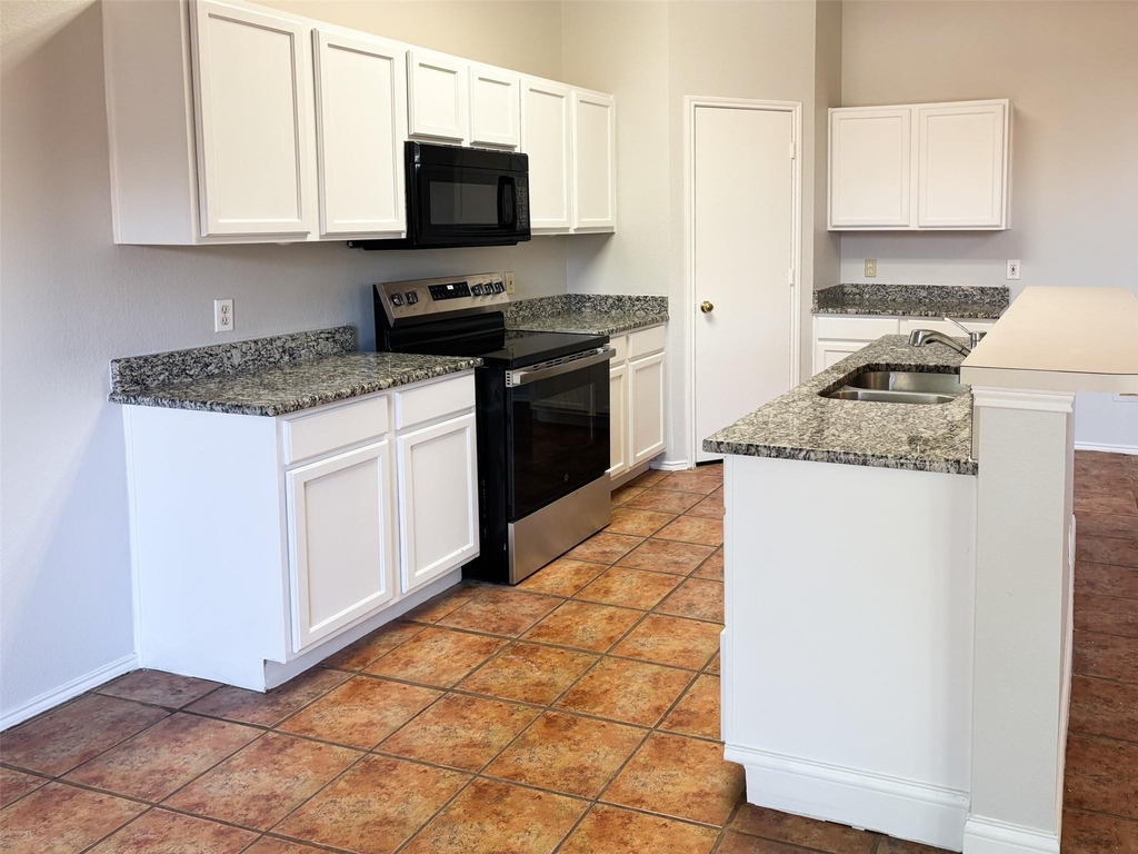 2317 Acorn Bend - Photo 1