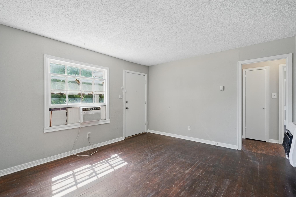 1526 Green Street - Photo 6