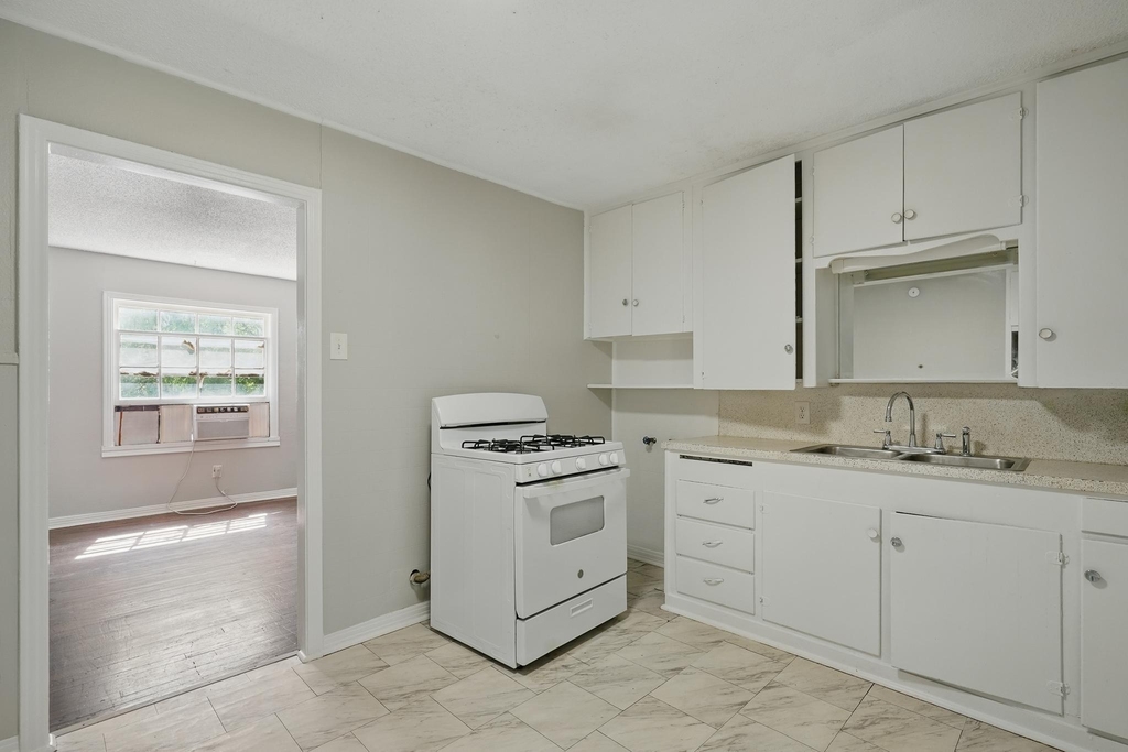 1526 Green Street - Photo 9