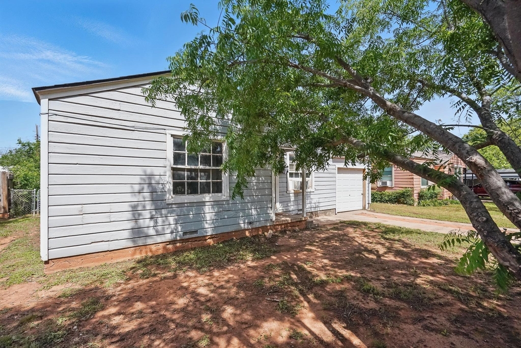 1526 Green Street - Photo 3