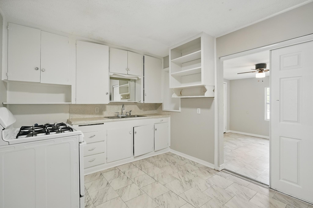 1526 Green Street - Photo 8
