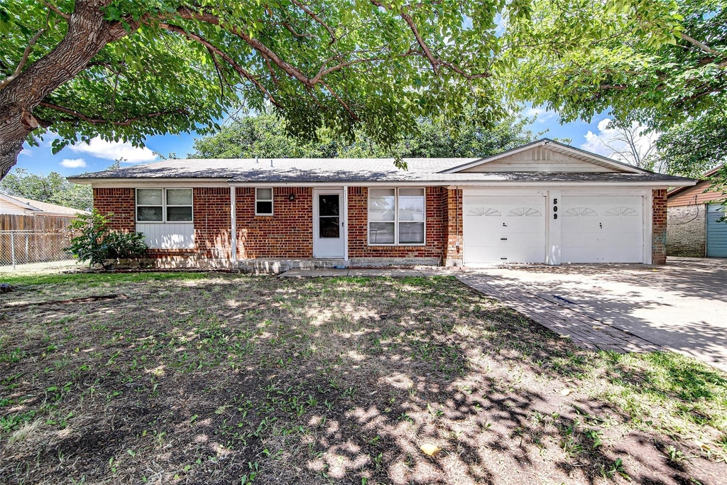 509 Branch Circle W - Photo 0